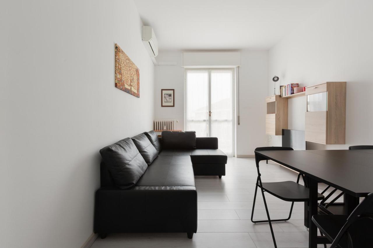Apartment With Balcony -Bisceglie Red Line Subway 米兰 外观 照片