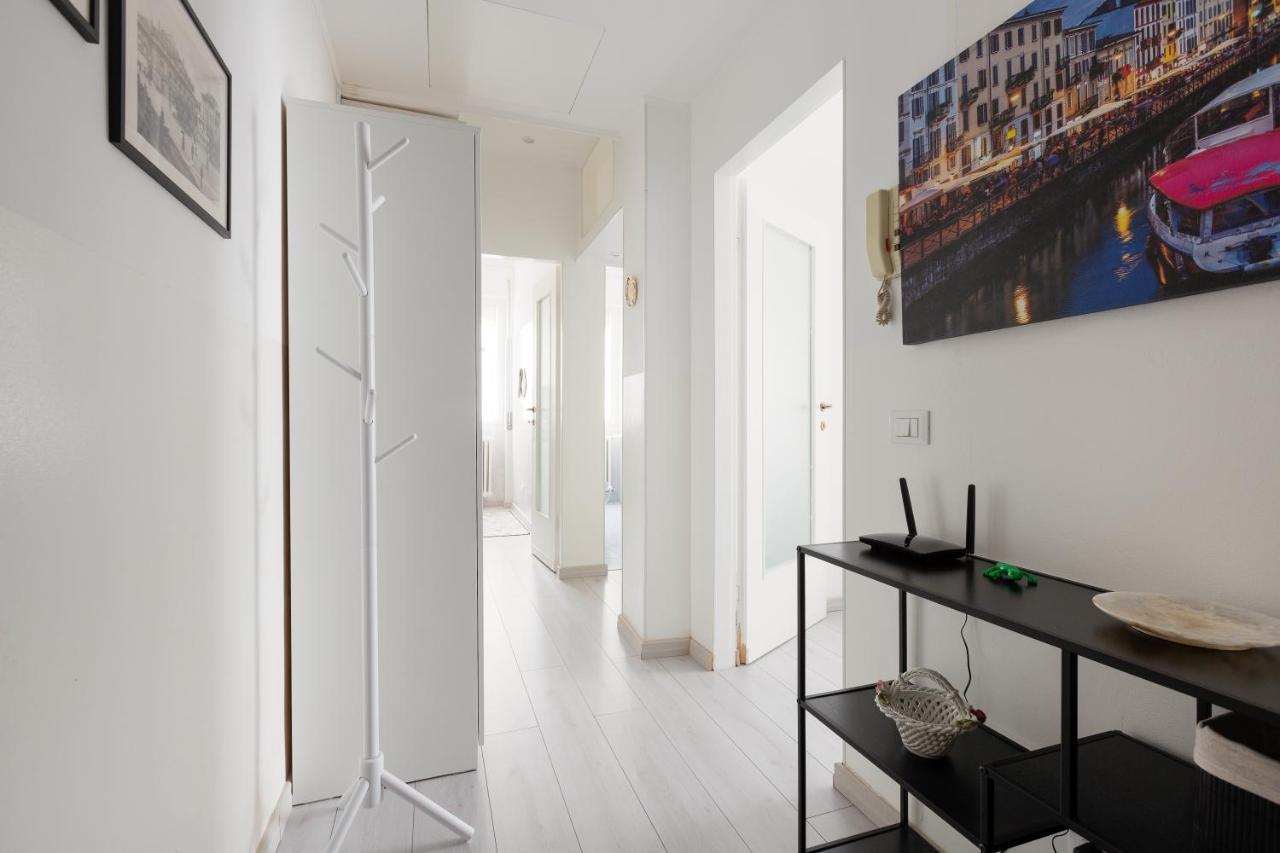 Apartment With Balcony -Bisceglie Red Line Subway 米兰 外观 照片
